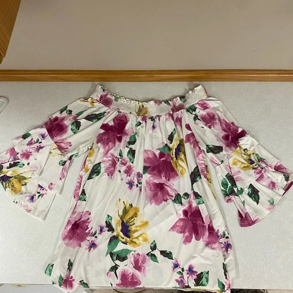 Off Shoulder Floral Smocked Blouse - Flaunt Boutique - Picture 10 of 13